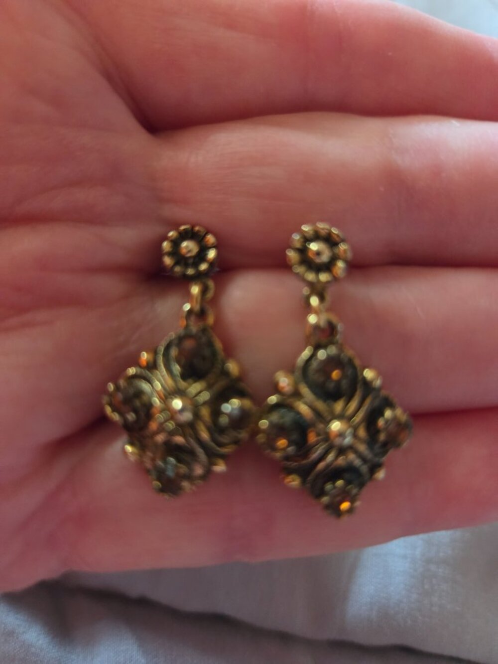 Victorian Revival Costume Jewelry Set. - Picture 3 of 4